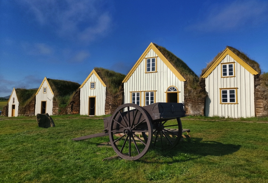 Im Museumshof Glaumbær besichtigen Sie die landestypischen Torfhäuser, die bis Ende des 19. Jahrhunderts gebaut wurden.