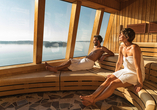 In der Sauna genießen Sie nicht nur die wohlige Wärme, sondern auch den atemberaubenden Panorama-Blick auf das Meer.