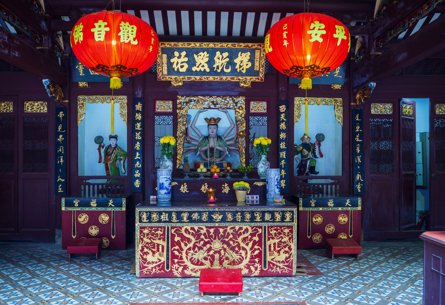 Besuchen Sie in Singapur den mystischen Thian Hock Keng Tempel.