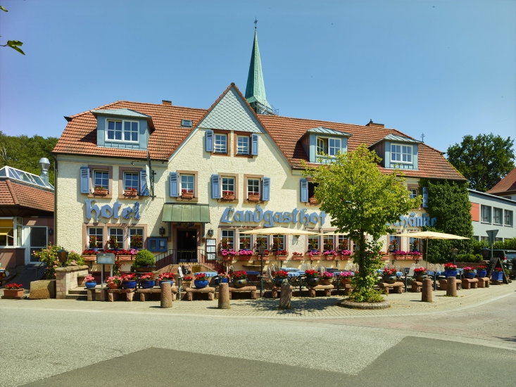 Außenansicht Ihres Hotels am Tag