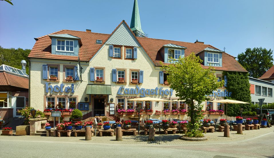 Außenansicht Ihres Hotels am Tag