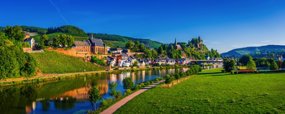 Flanieren Sie durch das hübsche Örtchen Saarburg an der Saar. 