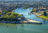 Am Deutschen Eck in Koblenz fließt die Mosel in den Rhein.