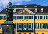 Besuchen Sie das Beethoven-Denkmal und Alte Postgebäude in Bonn.