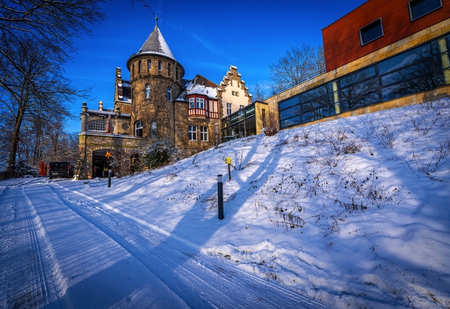 Märchenhaft schön erscheint das Schlosshotel Villa Westerberge im Winter.