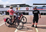 Nehmen Sie Ihr eigenes Fahrrad mit an Bord oder leihen Sie sich gegen einen Aufpreis ein Rad.