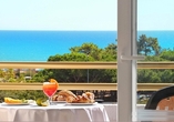Malerischer Blick vom Restaurant auf das Meer