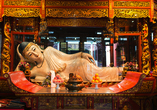 Bestaunen Sie den Jade-Buddha-Tempel in Shanghai.