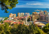Werfen Sie einen Blick auf die historische Stadt Málaga, ganz in der Nähe Ihres Urlaubsortes.
