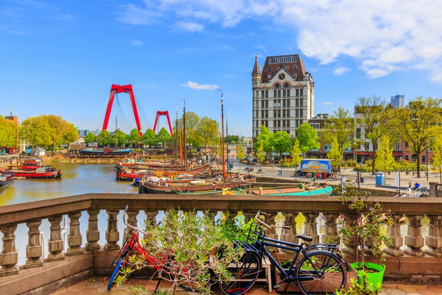 Besuchen Sie den Alten Hafen von Rotterdam.