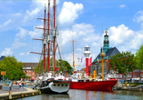 Malerischer Hafen in Emden