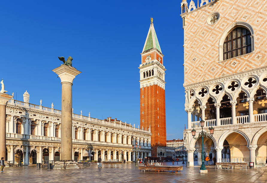 Freuen Sie sich auf den eindrucksvollen Markusplatz in Venedig.