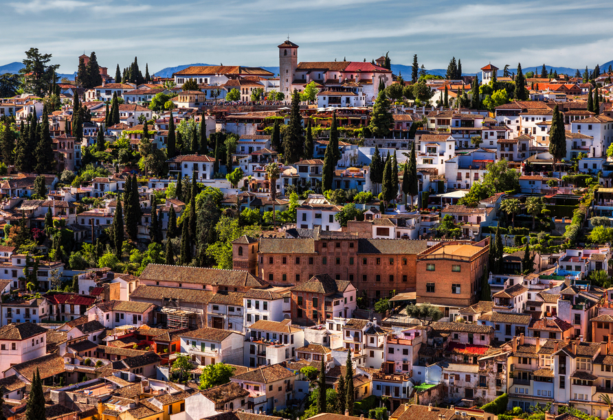 Granada ist eine der vielseitigsten und interessantesten Städte in Spanien.