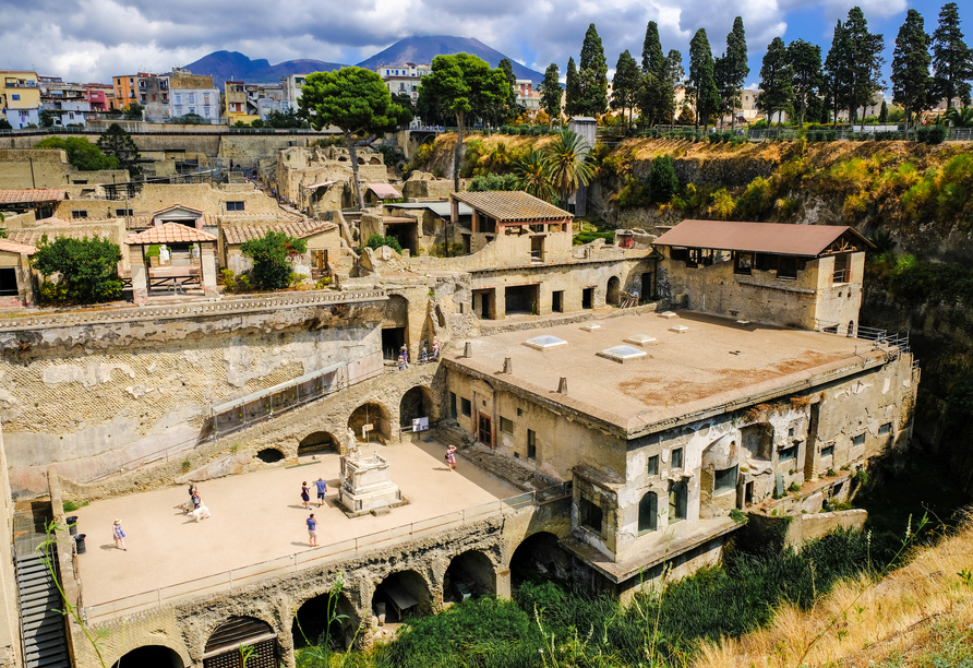 Erkunden Sie Herkulaneum – einst eine antike Stadt, die beim Ausbruch des Vesuvs verschüttet wurde.