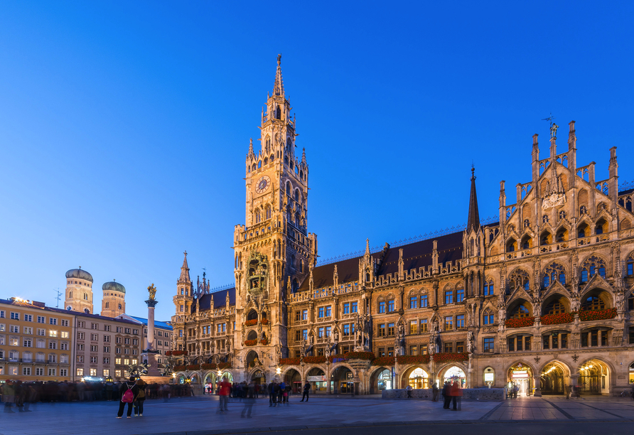 München lockt mit zahlreichen Sehenswürdigkeiten wie dem berühmten Marienplatz.