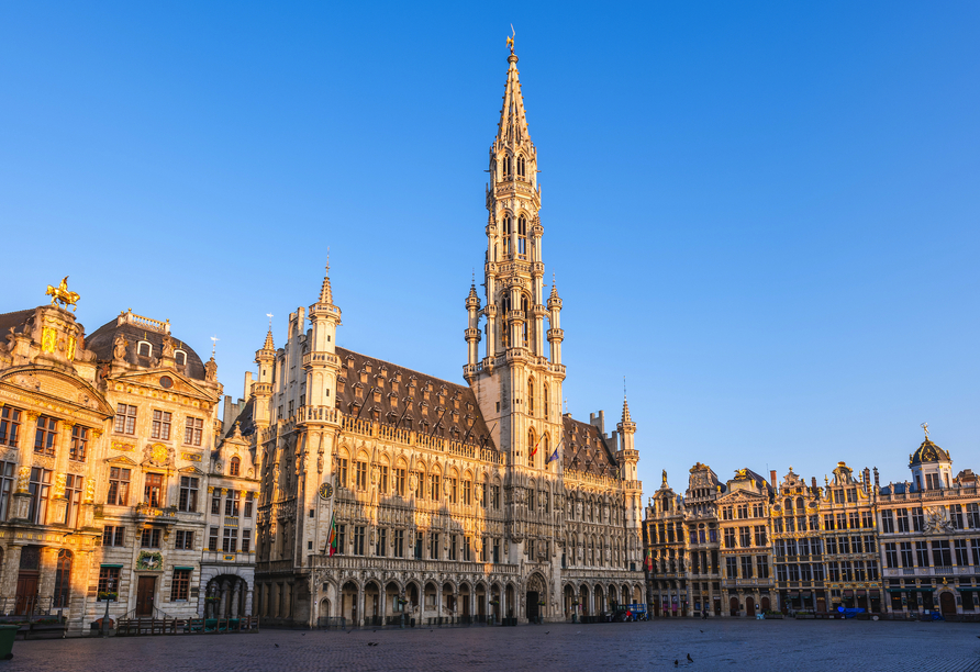 Der Grand-Place mit Rathaus in Brüssel 