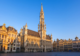 Der Grand-Place mit Rathaus in Brüssel 