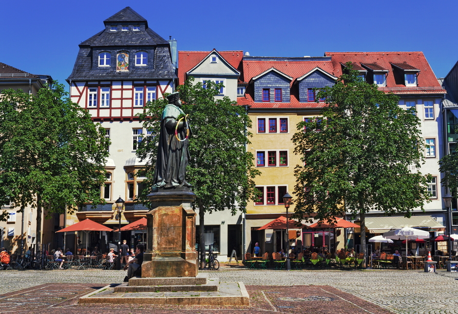 Das Hanfried Denkmal auf dem Marktplatz von Jena ist ein beliebtes Fotomotiv.