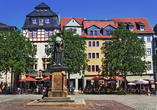 Das Hanfried Denkmal auf dem Marktplatz von Jena ist ein beliebtes Fotomotiv.