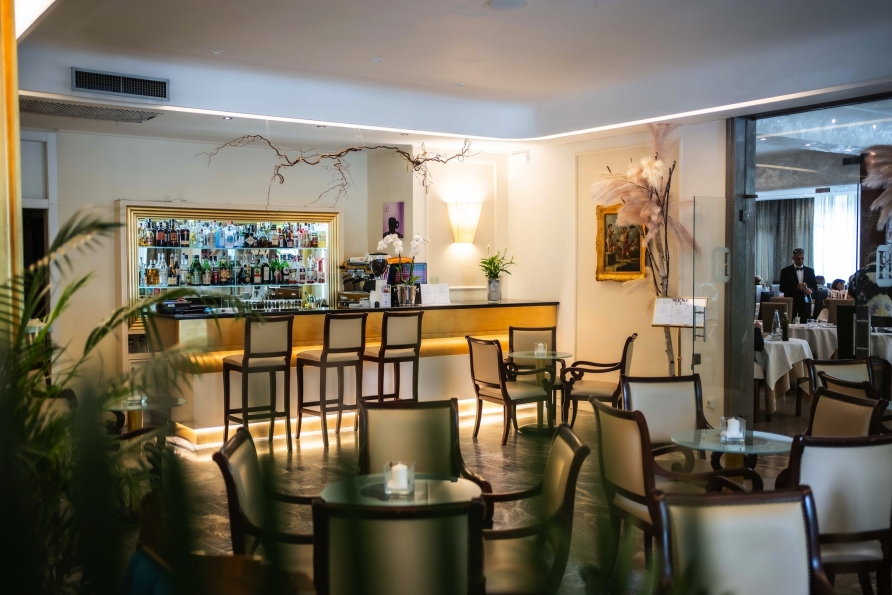 An der Bar warten leckere Getränke auf Sie. 