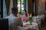 Genießen Sie das köstliche Essen im Restaurant des Hotels.