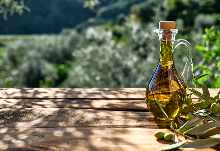 Korfu – eine Insel voller Olivenbäume. Bei einer Verkostung probieren Sie frisches Olivenöl (bei Anreise 2025).