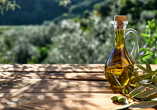 Korfu – eine Insel voller Olivenbäume. Bei einer Verkostung probieren Sie frisches Olivenöl (bei Anreise 2025).