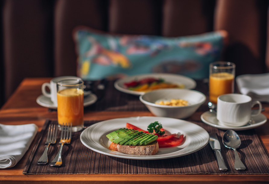 Starten Sie bei einem reichhaltigen Frühstück gut in den Tag. 
