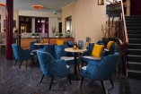 Verbringen Sie gemütliche Momente in der Lobby des Hotels.
