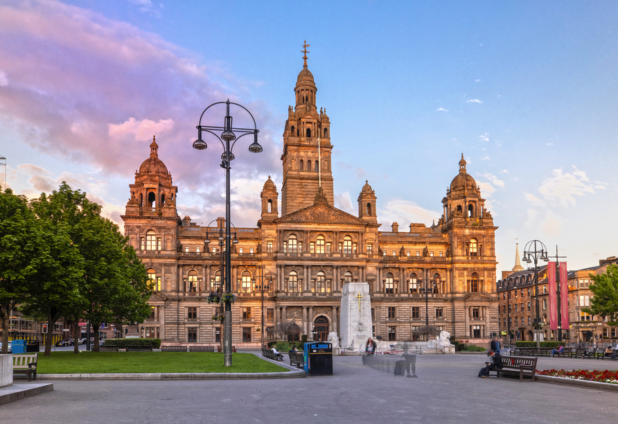 Bestaunen Sie unter anderem das wunderschöne Rathaus von Glasgow.