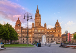 Bestaunen Sie unter anderem das wunderschöne Rathaus von Glasgow.