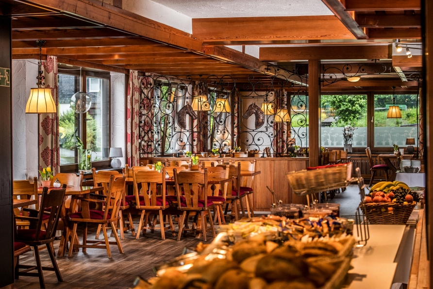 Das Restaurant des Sauerland Alpin Hotels erwartet Sie in schönem Ambiente.