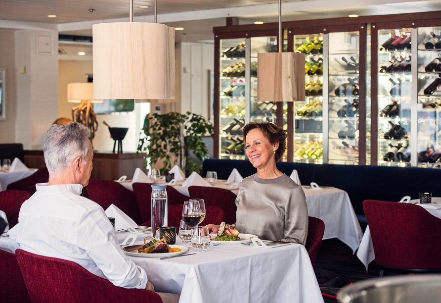 Dinieren Sie stilvoll im À-la-carte-Restaurant Kysten an Bord.