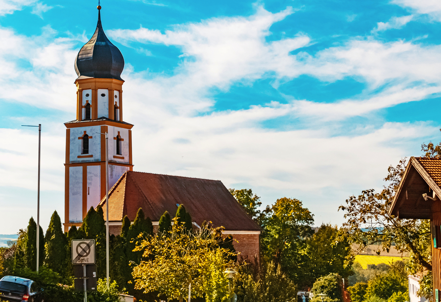 Blick auf die spätgotische Kirche St. Michael in Bad Griesbach