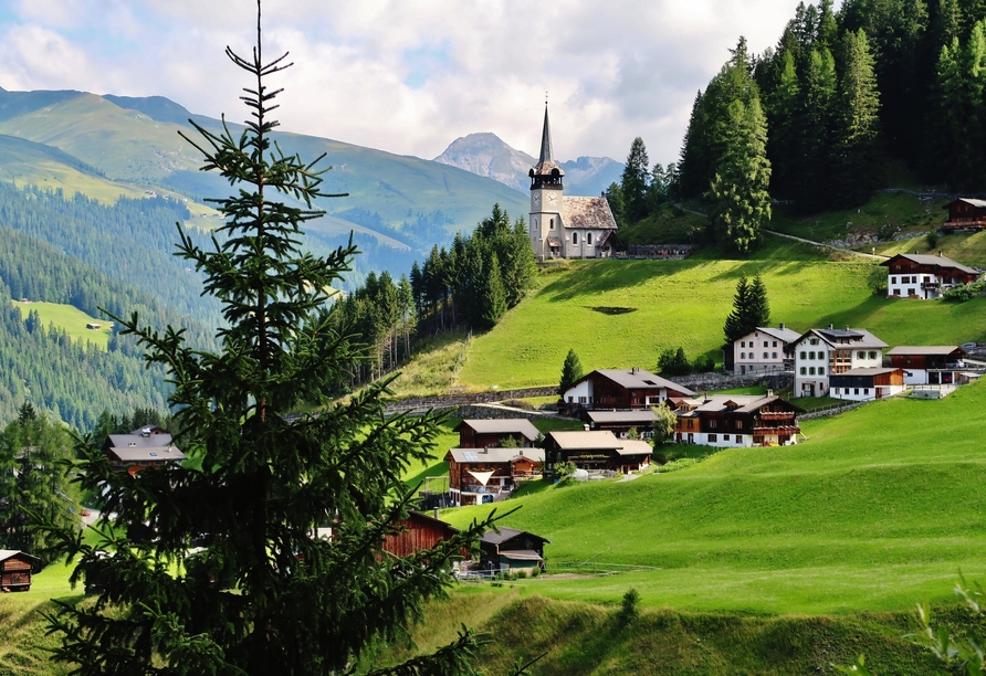 Besuchen Sie das romantische Walserdorf Monstein bei Davos.