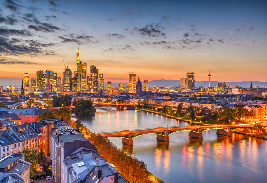 Auch am Abend bietet Frankfurt Ihnen ein wunderschönes Ambiente.