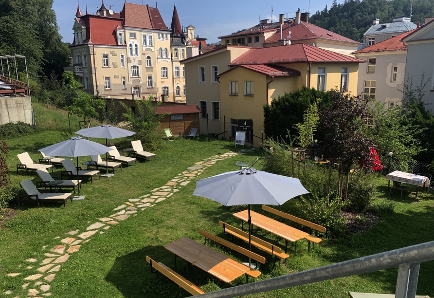 Die Gartenanlage des Spa Hotels Devin