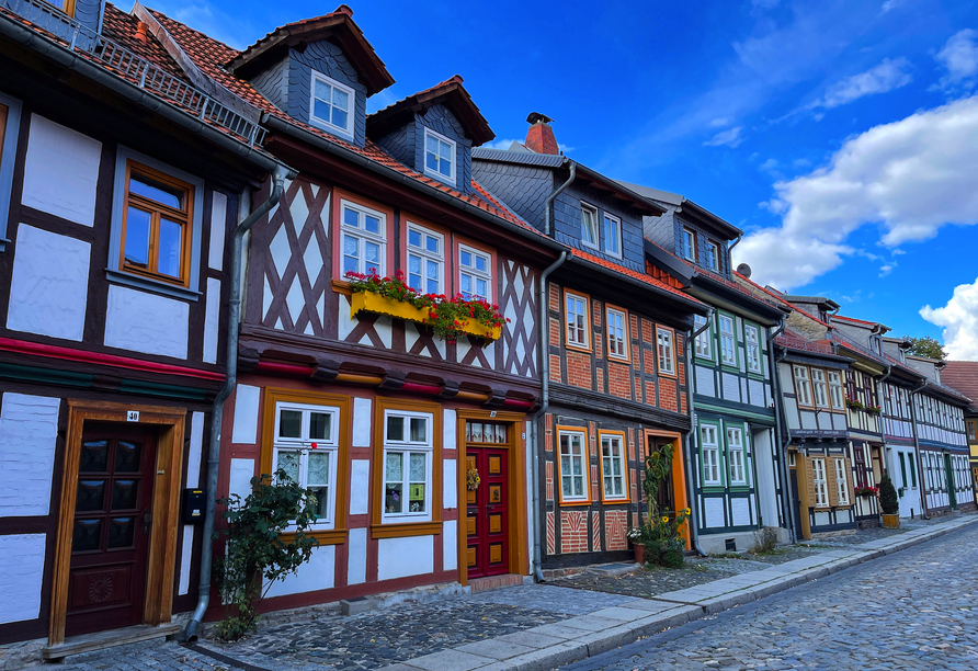 Bestaunen Sie die zauberhaft restaurierten Fachwerkhäuser in Wernigerode.
