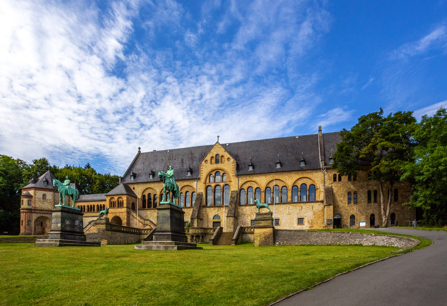 Unternehmen Sie auch einen Ausflug in die UNESCO-Welterbestadt Goslar mit der Kaiserpfalz (ca. 40 km entfernt).