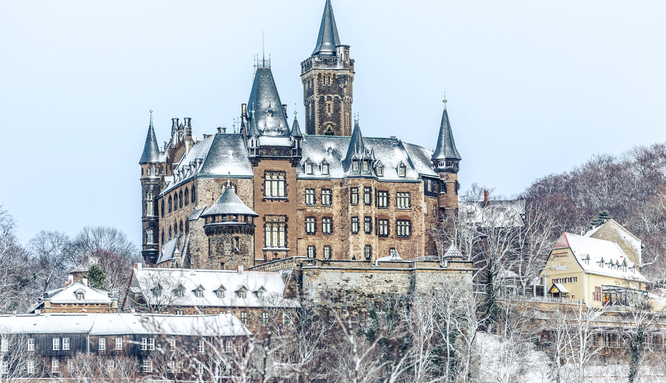 Machen Sie einen Ausflug zum prächtigen Schloss Wernigerode. 