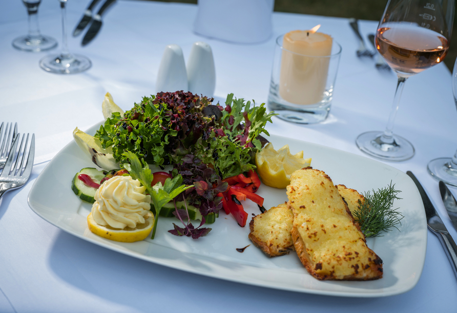 Im Restaurant des Hotels Linderhof werden Ihnen köstliche Spezialitäten serviert.