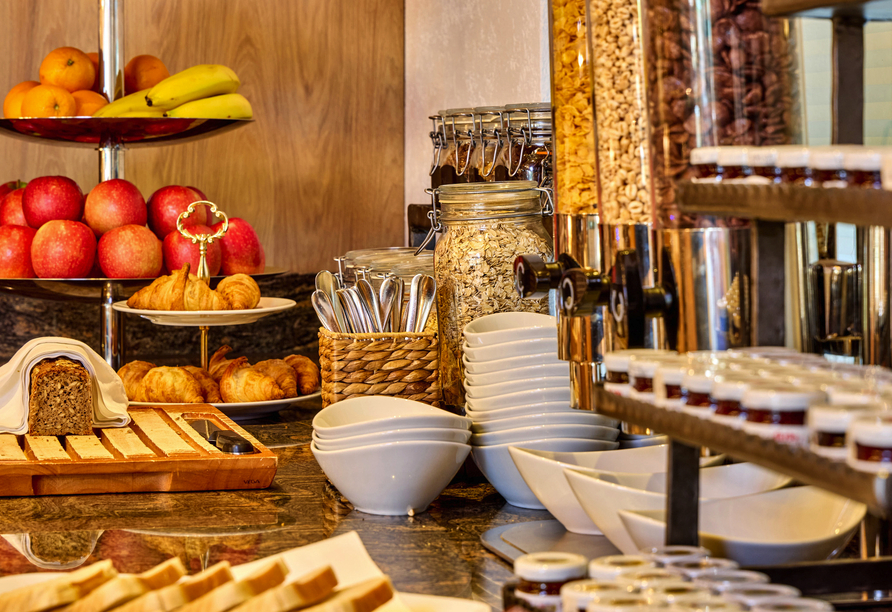 Starten Sie mit dem reichhaltigen Frühstück im Hotel Linderhof gestärkt in den Tag.