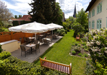 Verbringen Sie entspannte Stunden auf der Terrasse Ihres Hotels.