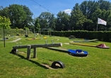 Der Kinderspielplatz und die Minigolfanlage erfreuen nicht nur Kinderherzen.