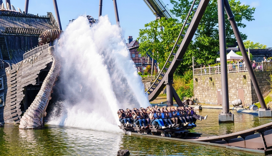 Stürzen Sie sich auf dem Drive Coaster 