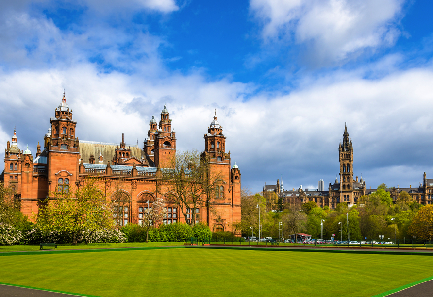 In Glasgow gibt es großartige Gebäude zu entdecken, wie das Kelvingrove Art Gallery und Museum sowie die Glasgow University.