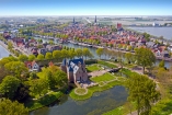 Besuchen Sie in Medemblick die imposante Burg Radboud.