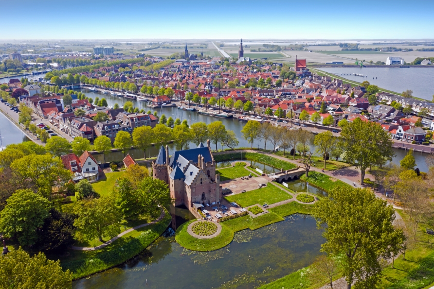 Besuchen Sie in Medemblick die imposante Burg Radboud.