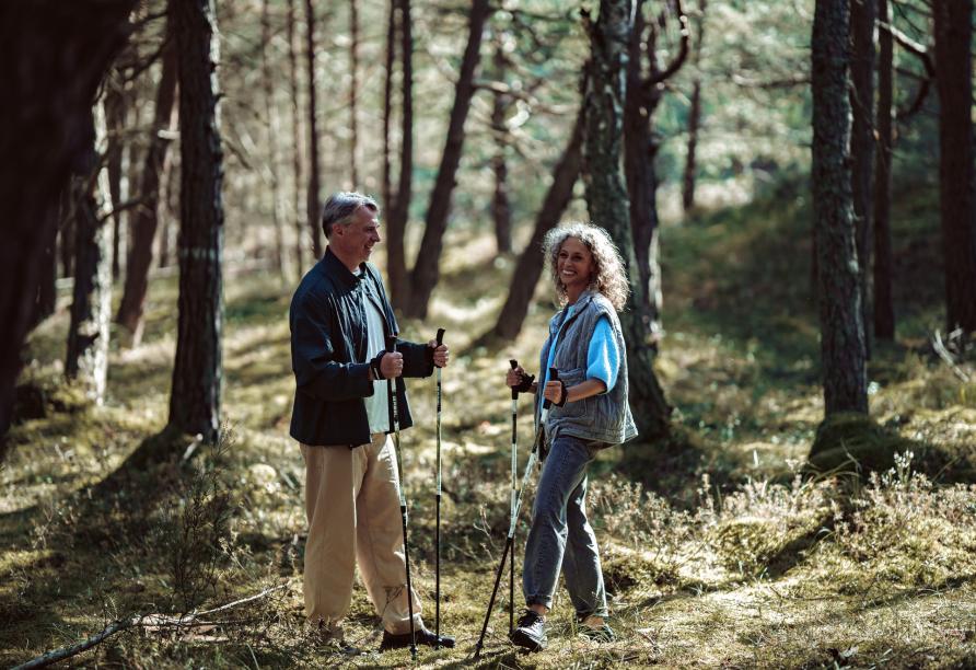 Wandern Sie durch die dichten Fichterwälder an der Polnischen Ostsee.