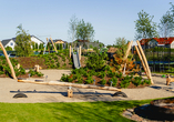 Ein Spielplatz sorgt für glückliches Kinderlachen.